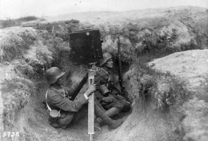Kriegskinematograph im Schützengraben