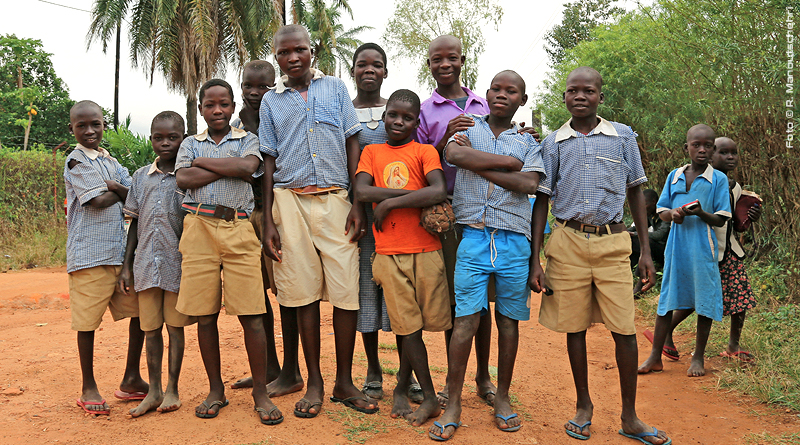 Schulkinder in Afrika Foto © R. Manoutschehri