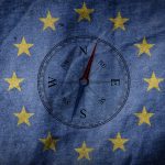Kompass in der EU-Flagge